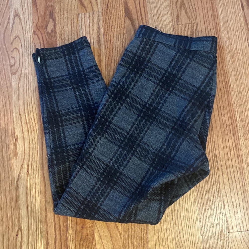 Hue Ankle-Length Plaid Leggings.